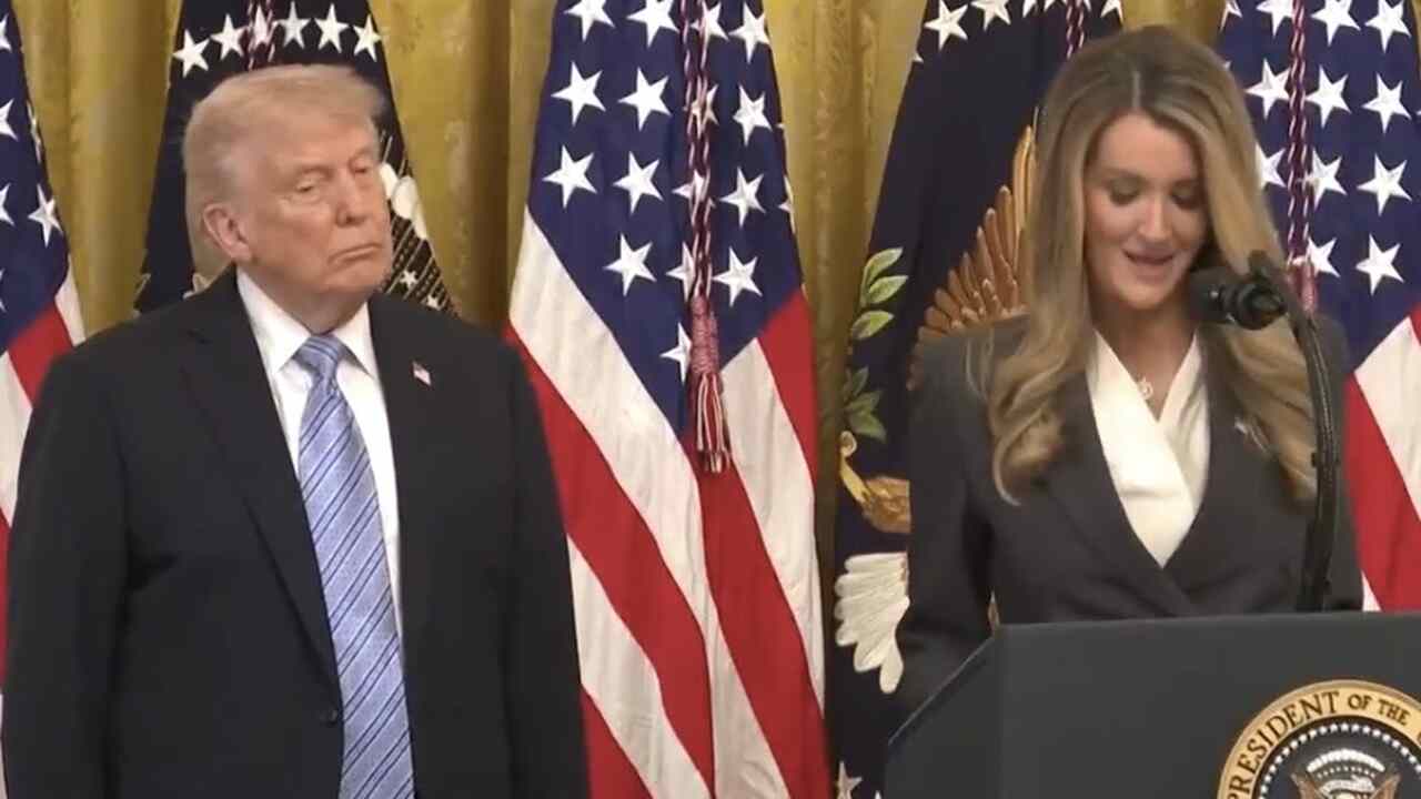 Vídeo: Trump pega no sono durante discurso na Casa Branca