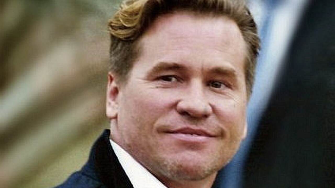 Diretor de thriller com Val Kilmer faz críticas severas ao ator falecido: "Pior ser humano que já conheci"
