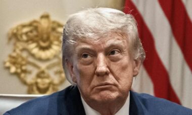 Trump é criticado após sugerir "presente dourado" para a Casa Branca