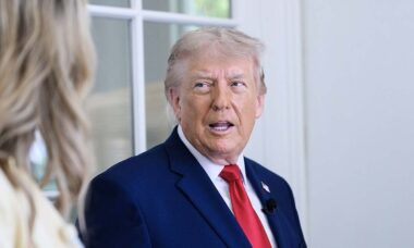 Trump é criticado após atacar jornalista da CNN: "Repórter corrupta"