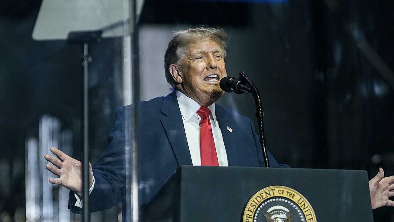 Vídeo mostra público deixando discurso de Trump durante evento nos EUA