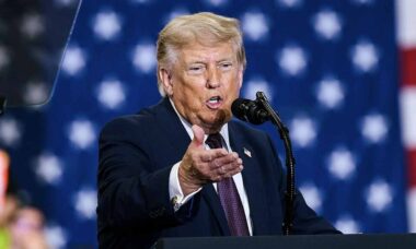 Trump compartilha imagem sugerindo que derrotou Biden nas eleições de 2020