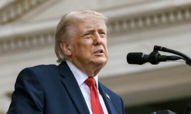 Trump sugere transformar arena do UFC na Casa Branca em estrutura permanente