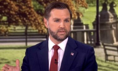 JD Vance diz ter sido surpreendido por recepção do programa "The View"
