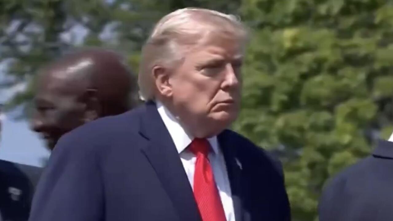 Trump é visto "caminhando na direção errada" após foto oficial com líderes do G7