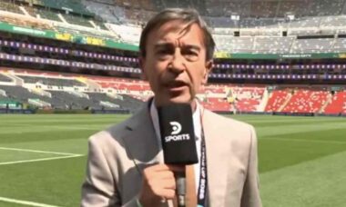 Repórter abandona transmissão ao vivo para tirar foto com Shakira antes da Copa do Mundo