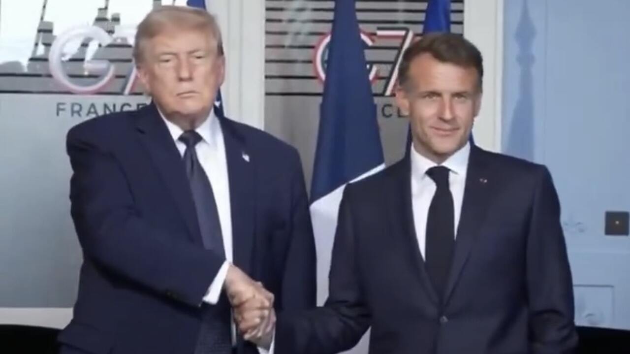 Aperto de mão "peixe morto" de Trump com Macron chama atenção no G7