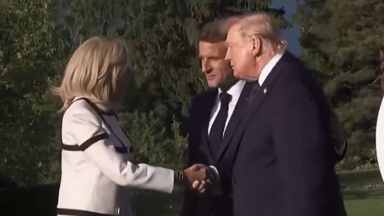 Trump é criticado após longo aperto de mão com Brigitte Macron no G7