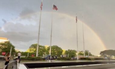 Internautas apontam "simbolismo" após arco-íris surgir durante retirada do nome de Trump do Kennedy Center