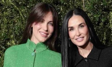 Demi Moore emociona filha com surpresa em seu aniversário de 35 anos