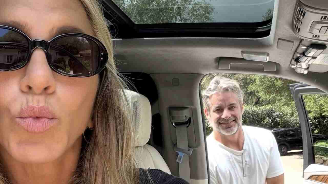 Jennifer Aniston gør sjælden optræden med kæresten i nyt opslag