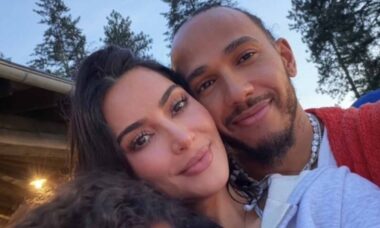 Kim Kardashian se diverte com Lewis Hamilton em viagem em família à beira de lago