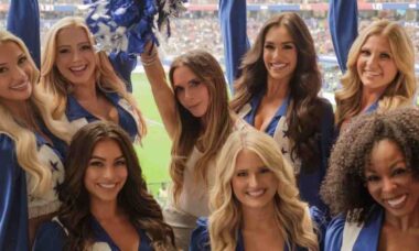 Victoria Beckham brinca ao posar com líderes de torcida do Dallas Cowboys