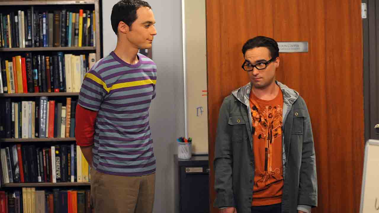 Jim Parsons (à gauche) dans une scène de The Big Bang Theory. Photo : X/@bigbangtheory
