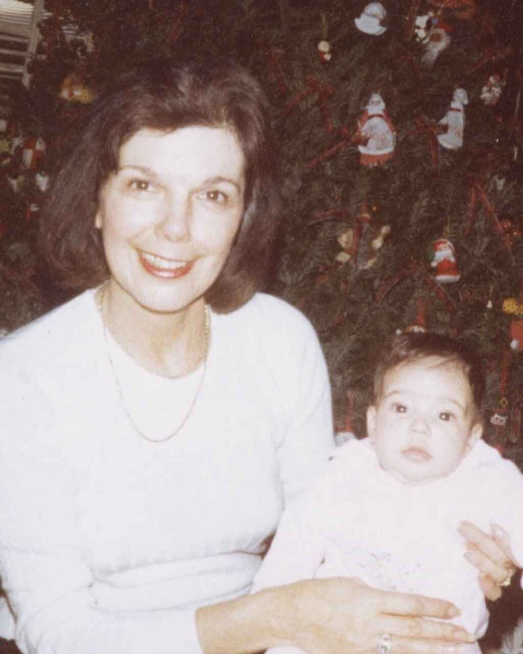 Kim Kardashian presta homenagem após morte da avó, MJ Shannon: “Minha melhor amiga”