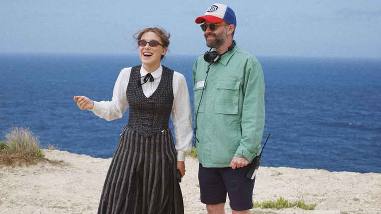 Millie Bobby Brown, coulisses de ENOLA HOLMES 3. Instagram @milliebobbybrown