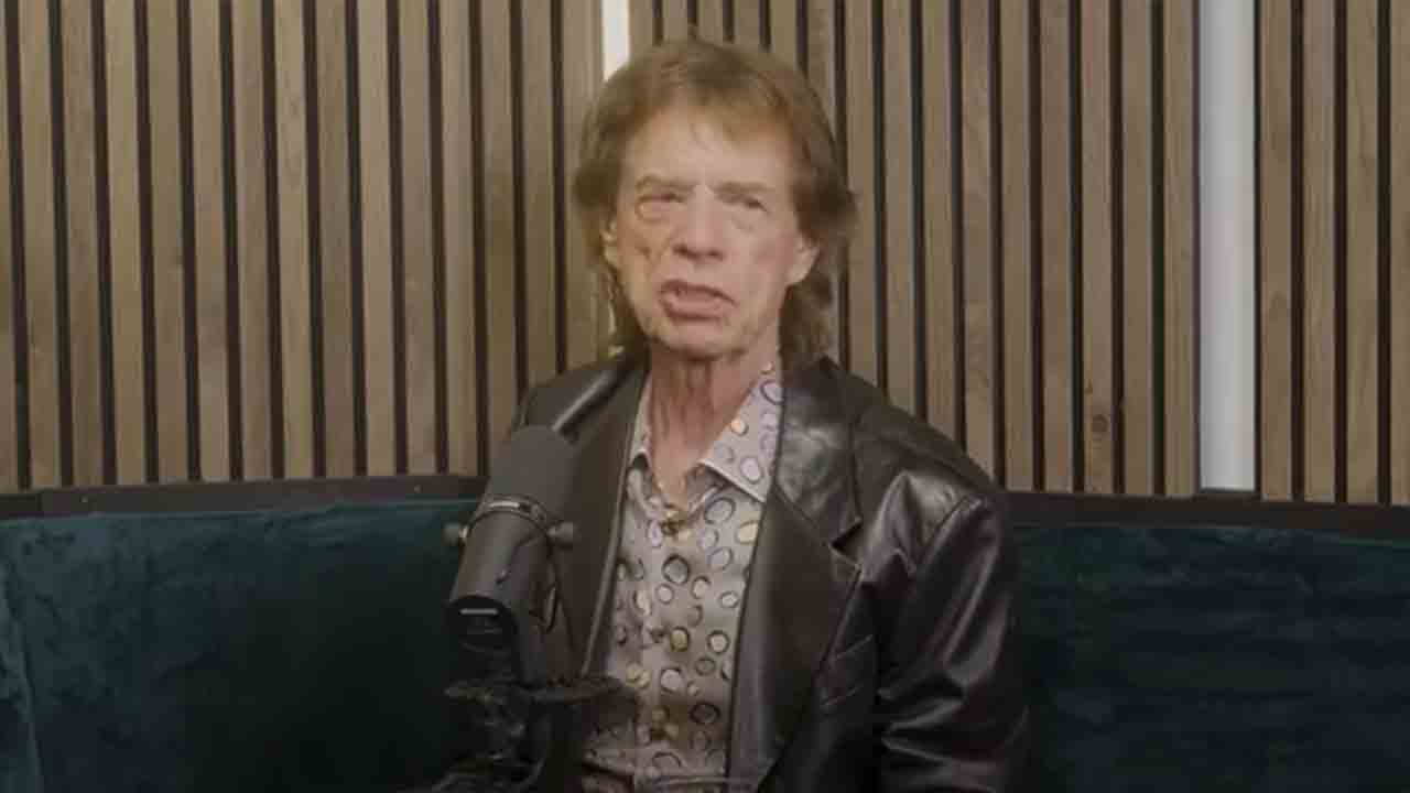 Mick Jagger a „Conan O’Brien Needs a Friend” podcastban. Fotó: YouTube-képernyőkép, @TeamCoco