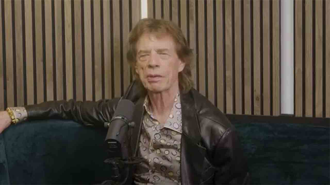 Mick Jagger a „Conan O’Brien Needs a Friend” podcastban. Fotó: YouTube-képernyőkép, @TeamCoco