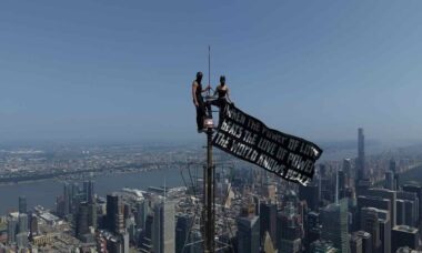 Casal de "Skywalkers" fica noivo no topo do Empire State Building e acaba preso